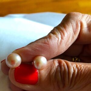 NEW 925 Sterling Silver Real 9 mm Lavender Cultured Freshwater Pearl Earrings